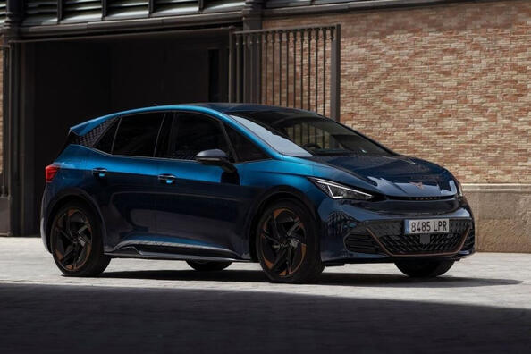 Test električnega kombilimuzinskega modela Cupra Born
