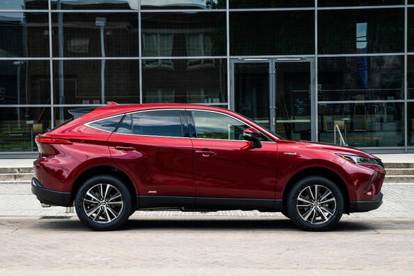 Pregled druge generacije crossoverja Toyota Venza