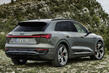 Električni križanec Audi Q8 e-tron s štirikolesnim pogonom fotografija 3