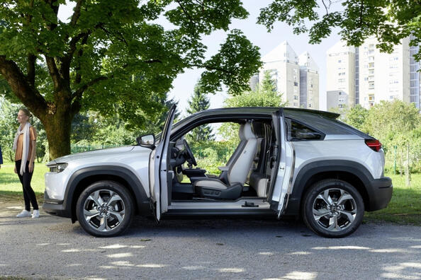 Prva generacija električnega crossoverja Mazda MX-30