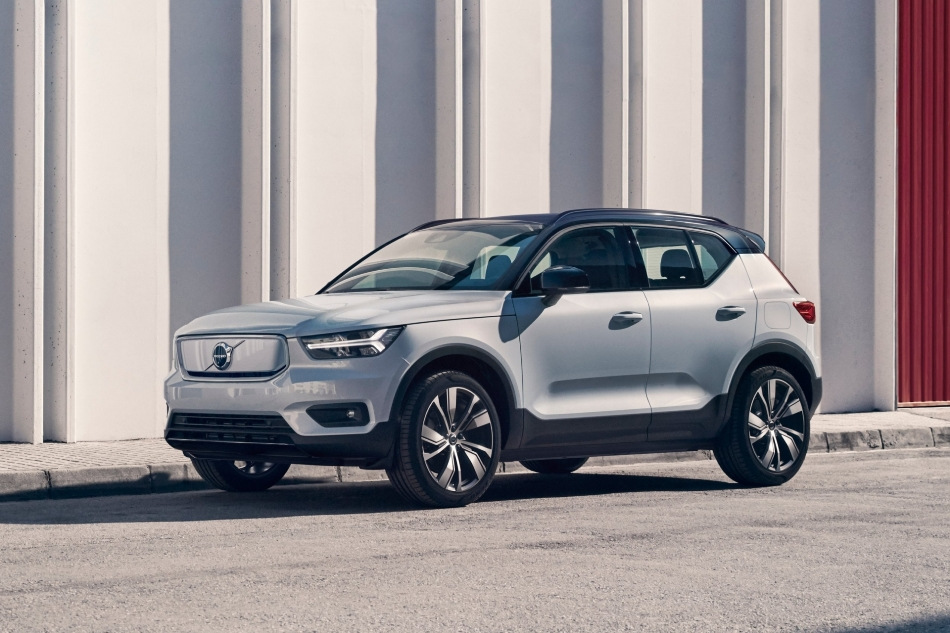 Električni križanec s štirikolesnim pogonom Volvo XC40 Recharge