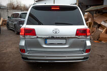 Toyota Land Cruiser 200 2007–2021 OEM letev nad registrsko tablico (2016+) fotografija 6