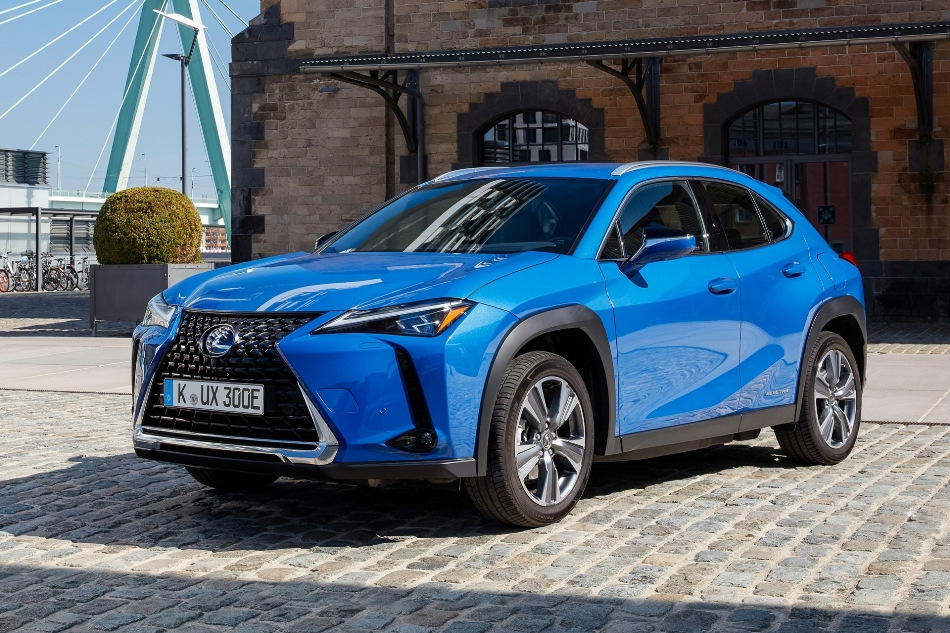 Lexus UX 300e: pregled prvega električnega avtomobila japonske znamke