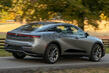 Pregled cross-limuzine Toyota Crown fotografija 4