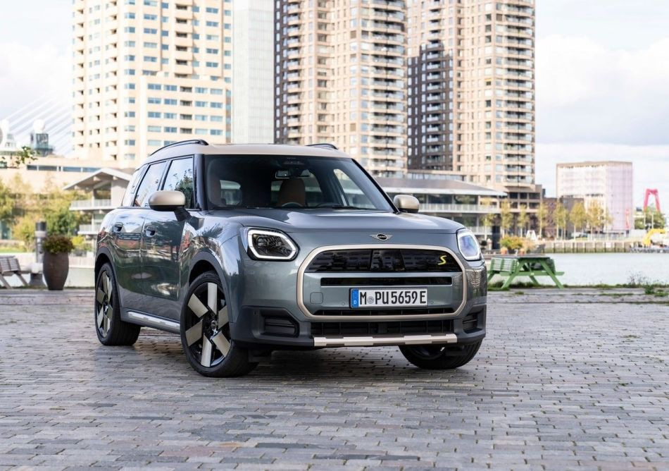 Pregled tretje generacije crossoverja MINI Countryman