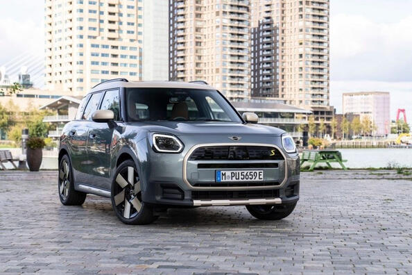 Pregled tretje generacije crossoverja MINI Countryman