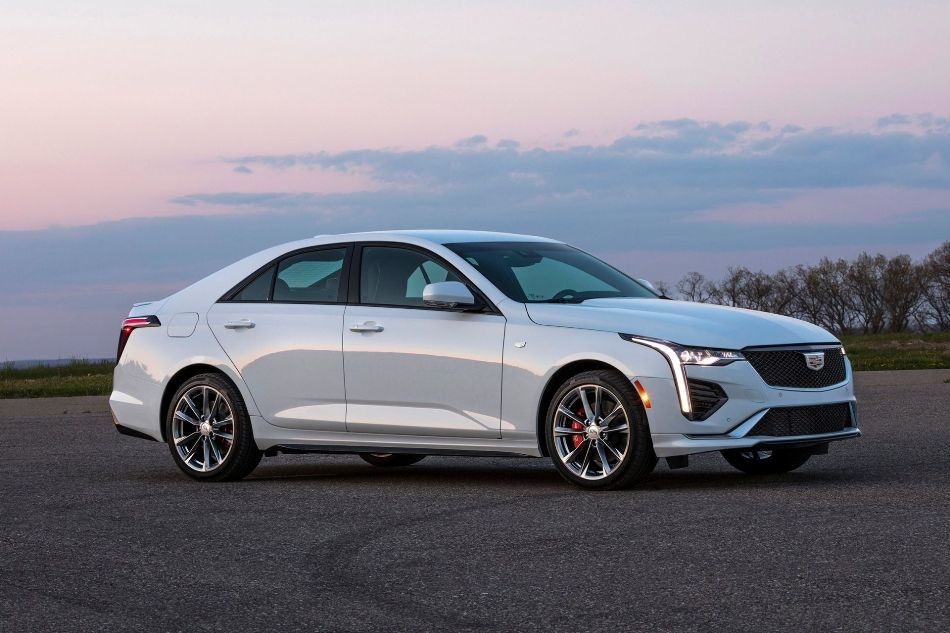 Cadillac CT4: razkošje, zmogljivost in tehnologija v kompaktni limuzini