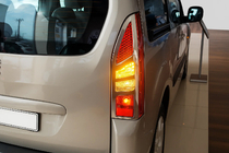 Peugeot Partner Tepee 2008–2018 Pokrovi zadnjih luči (2 kosa, nerjaveče jeklo) Carmos fotografija 1