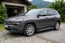 Jeep Cherokee KL 2013– Stranske stopnice Vision New Black (2 kos, aluminij) fotografija 1