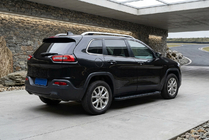Jeep Cherokee KL 2013– Bočne stopnice Allmond Black (2 kosa, aluminij) fotografija 1