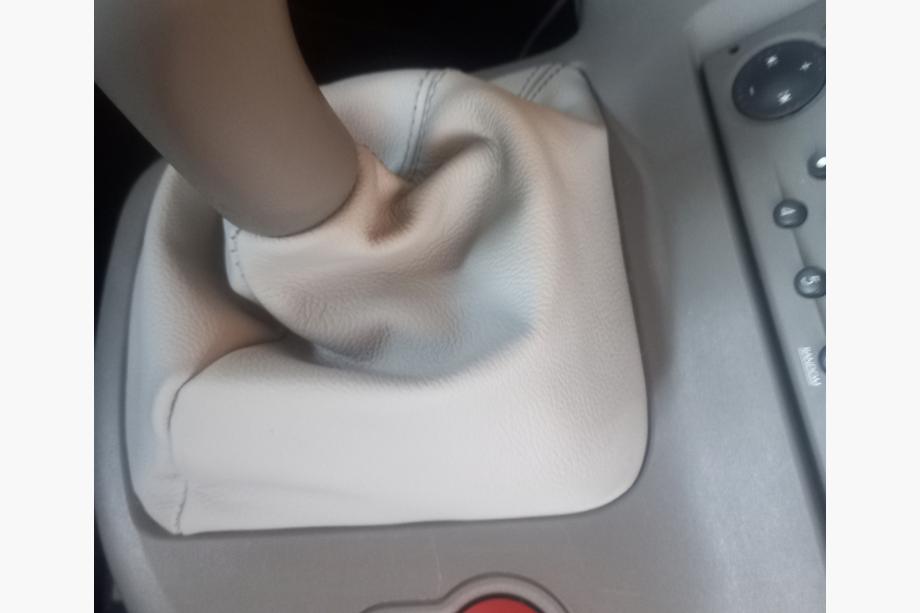 Renault Kangoo 2008–2020 Manšeta prestavne ročice (usnje) (siva) Image
