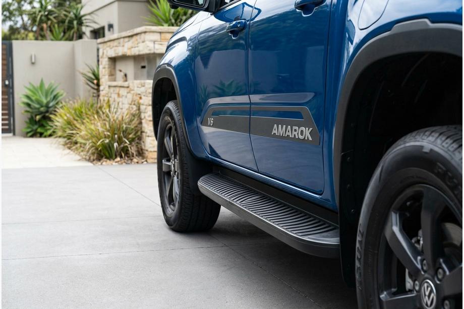 Volkswagen Amarok 2022– Stranski pragovi Tayga Black (2 kos, aluminij) Image