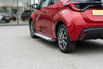 Toyota Yaris/Yaris Cross (XP210) 2020– Stranske stopnice Allmond Grey (2 kosa, aluminij) fotografija 1