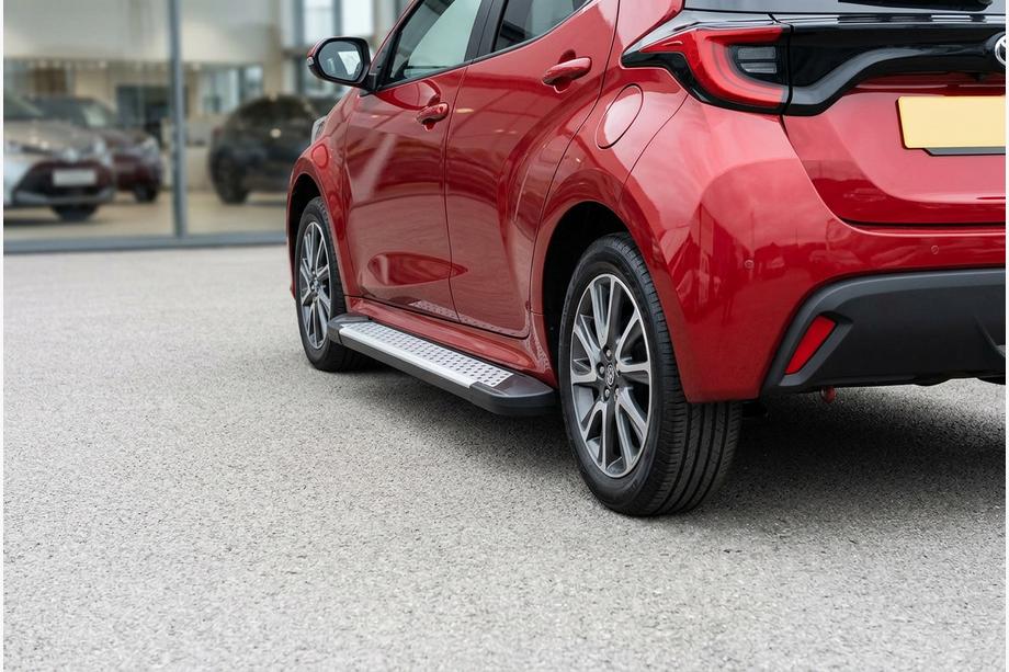 Toyota Yaris/Yaris Cross (XP210) 2020– Stranske stopnice Allmond Grey (2 kosa, aluminij) Image