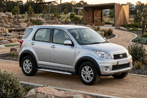 Daihatsu Terios 2006–2017 Stranske stopnice Shining V1 (2 kos, aluminij) fotografija 1