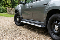 Dacia Duster 2008–2018 Stranske stopnice Shining V1 (2 kos, aluminij) fotografija 1