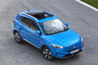 Pregled prenovljenega električnega križanca MG ZS EV fotografija 2