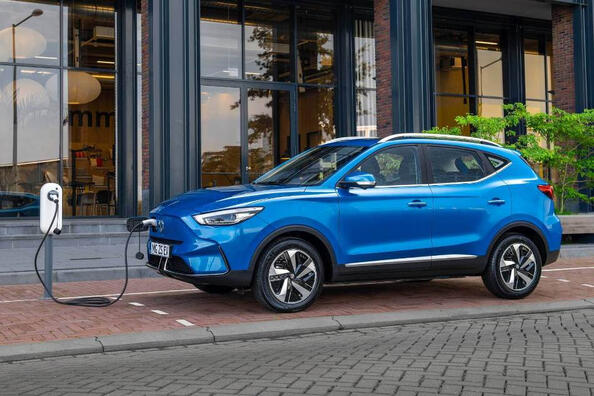 Pregled prenovljenega električnega križanca MG ZS EV