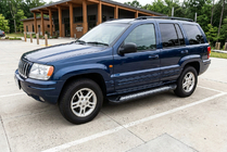 Jeep Grand Cherokee WJ 1999–2004 Stranske stopnice Vision New Black (2 kos, aluminij) fotografija 1