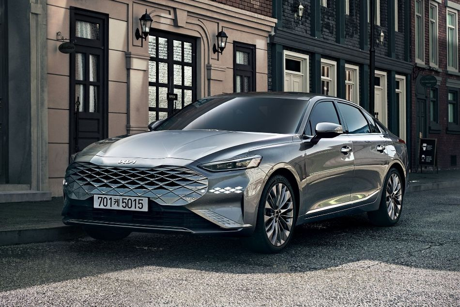 KIA K8: paradna limuzina z ambicijami