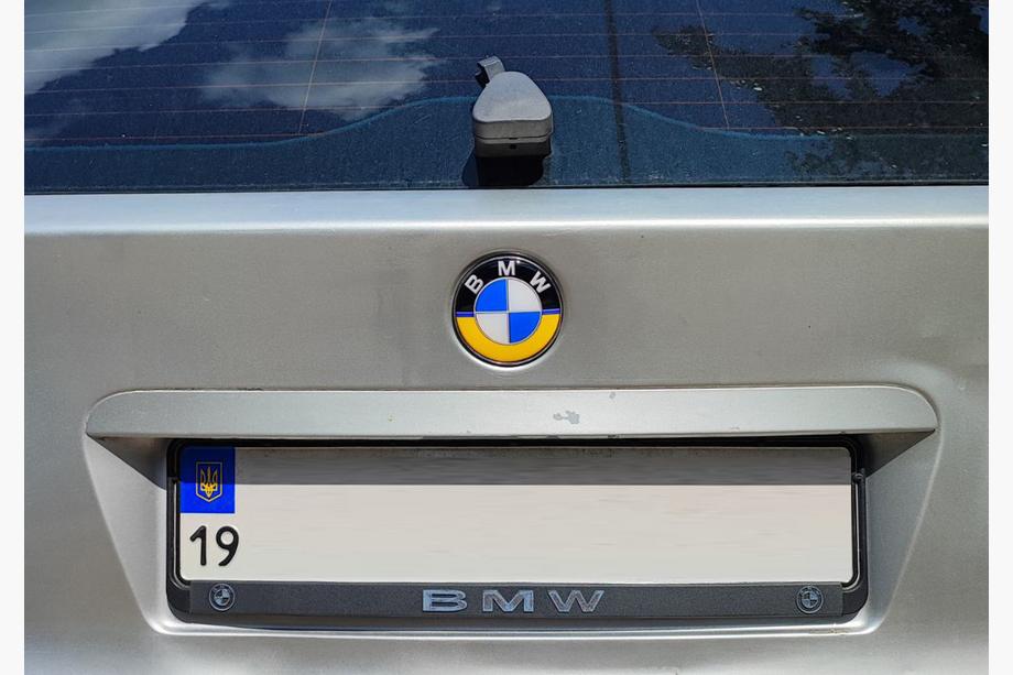 BMW serija 5 E34 1988–1995 Emblem 82 mm (UA-Style) Fotografija 1