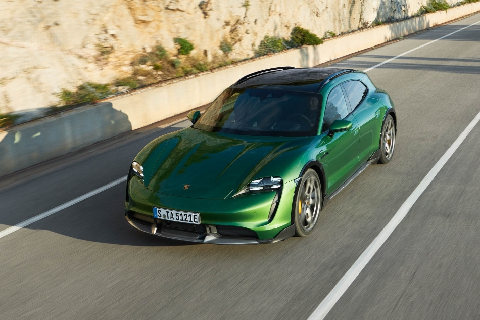 Porsche Taycan Cross Turismo: vsestranski električni športni avtomobil