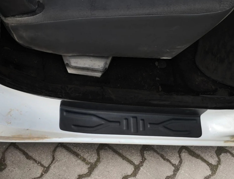 Kako pravilno namestiti plastične obloge pragov na avtomobil
