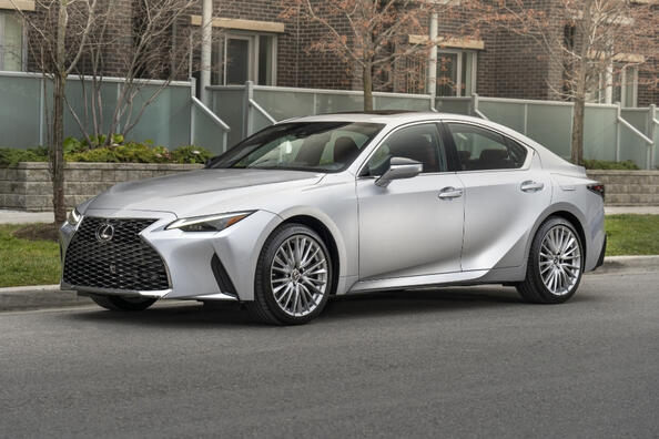Pregled prenovljene limuzine Lexus IS