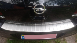 Opel Astra J 2009–2015 Zaščitna letvica zadnjega odbijača Carmos (HB) (nerjavno jeklo) fotografija 1
