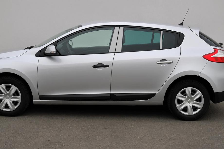 Renault Megane III 2009–2016 Obloge stebričkov vrat (nerjaveče jeklo) Image