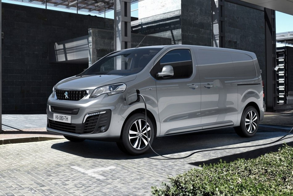 Peugeot e-Expert: test električnega kombija