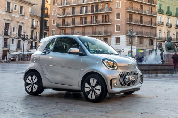 Smart EQ fortwo: stilski električni avto za mesto