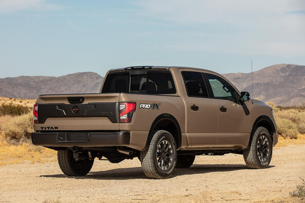 Nissan Titan druge generacije: pregled poltovornjaka Fotografija 2