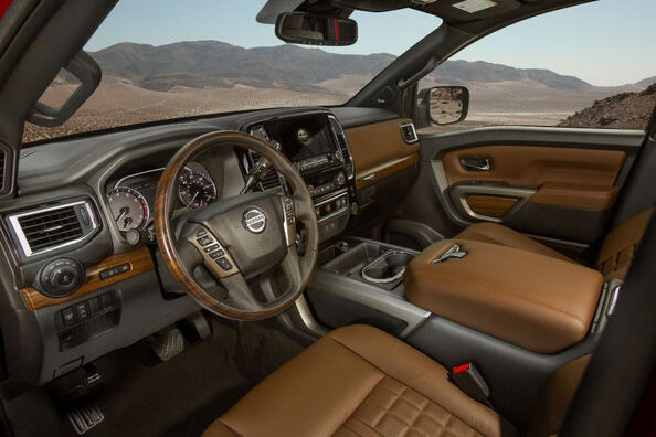 Nissan Titan druge generacije: pregled poltovornjaka Fotografija 6