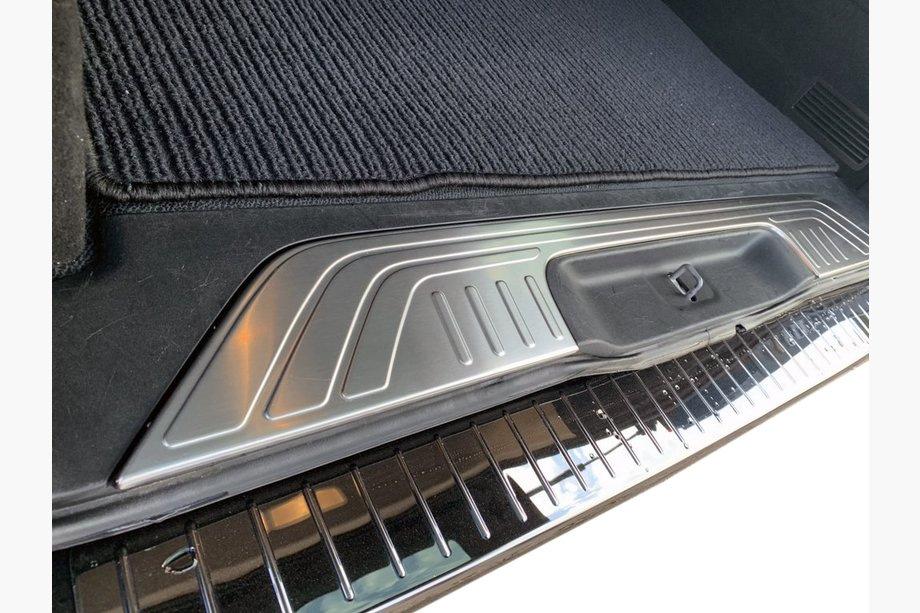 Mercedes Vito/V-razred W447 2014– Zaščitna letev zadnjega odbijača Carmos (nerjavno jeklo) Image