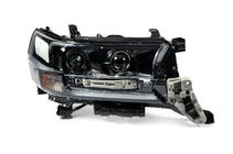 Toyota Land Cruiser 200 2007–2021 Desni sprednji žaromet 2016+ (Executive) fotografija 1