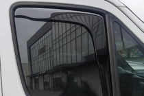 Volkswagen Crafter 2006–2016 Vetrni deflektorji za okna, vstavni Niken Luxury (2 kos) fotografija 1