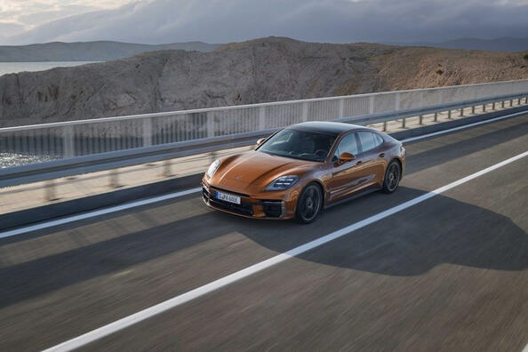 Porsche Panamera Turbo tretje generacije: razkošje in moč v enem avtu Fotografija 3