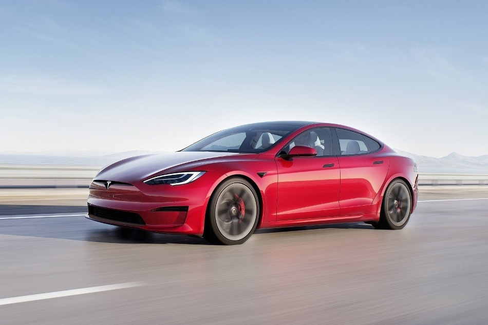 Tesla Model S I generacija: pregled posodobljenega električnega liftbacka