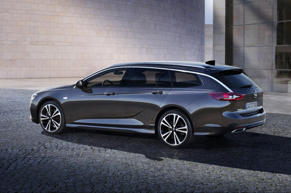 Opel Insignia Sports Tourer: test in podatki prenovljenega karavana