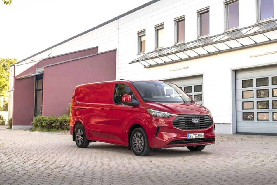 Ford Transit Custom II generacija: zanesljiv pomocnik za posel