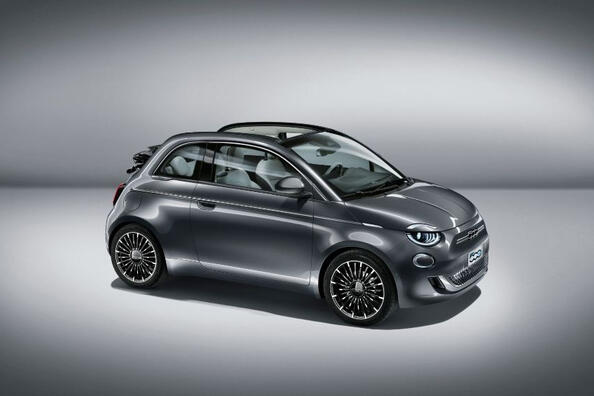 Fiat 500e Cabrio: stilski električni kabriolet za mesto