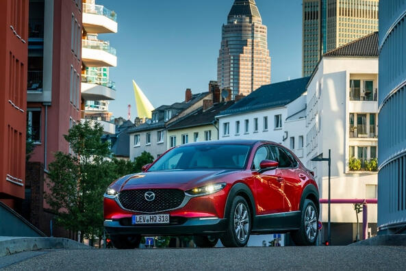 Mazda CX-30: pregled elegantnega in praktičnega križanca