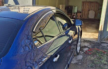 Renault Fluence 2009–2016 Vetrni deflektorji oken s kromirano letvico (4 kos, Niken) fotografija 3
