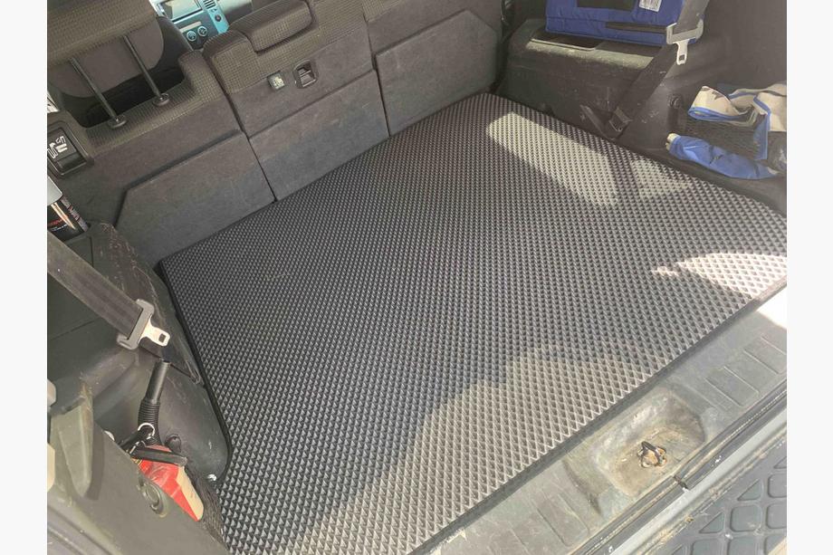 Nissan Pathfinder R51 2005–2014 EVA prtljažna preproga (črna) Fotografija 2