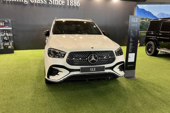 Mercedes-Benz GLE 2023: prenovljeni vodilni med SUV-ji Fotografija 2