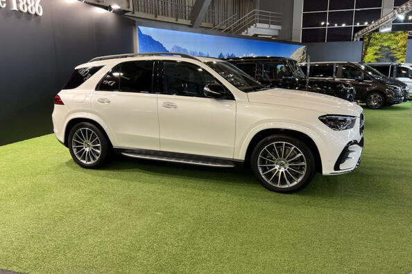 Mercedes-Benz GLE 2023: prenovljeni vodilni med SUV-ji Fotografija 3