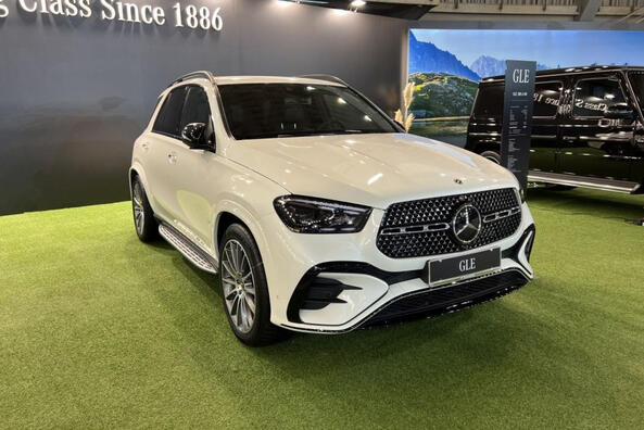 Mercedes-Benz GLE 2023: prenovljeni vodilni med SUV-ji Fotografija 1