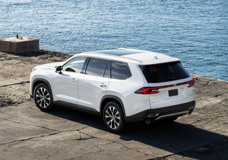 Test velikega crossoverja Toyota Grand Highlander