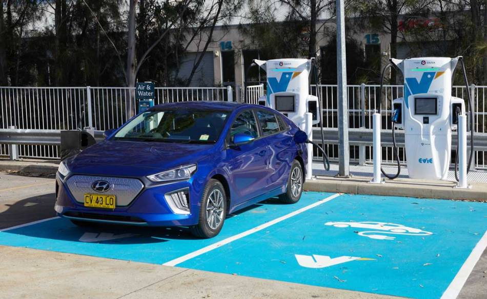Je poletna vročina sovražnik električnega avtomobila? Kako vpliva na doseg